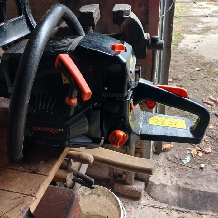 Продам Бензопилу