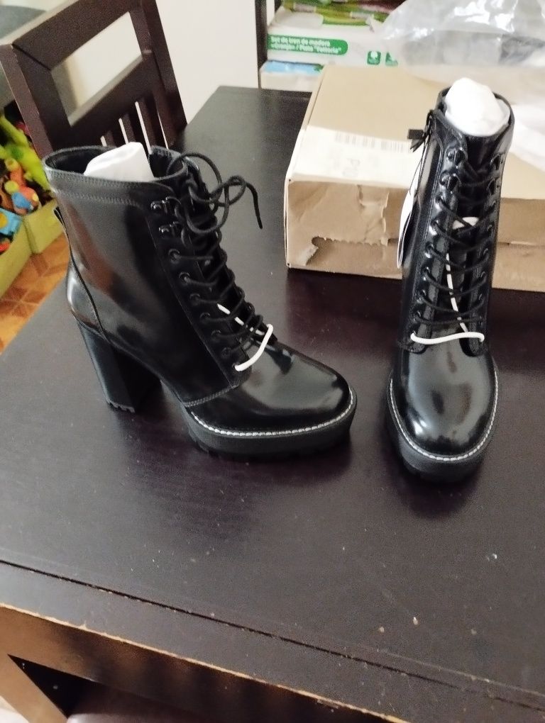 Botas salto alto Bershka novas