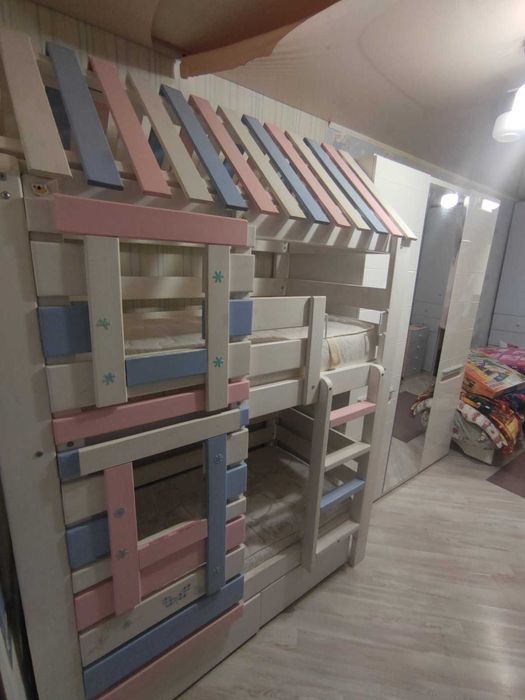 Кроватка детская двухъярусная,деревянная ,Б/у