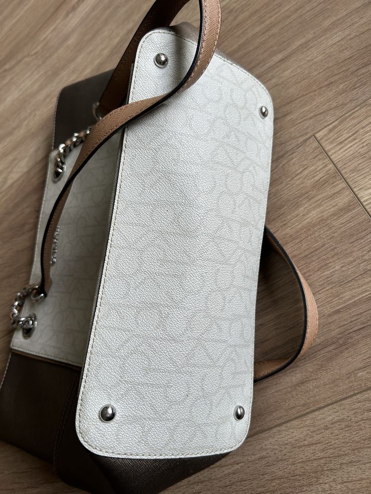 Torebka mieszcząca A4 Calvin Klein