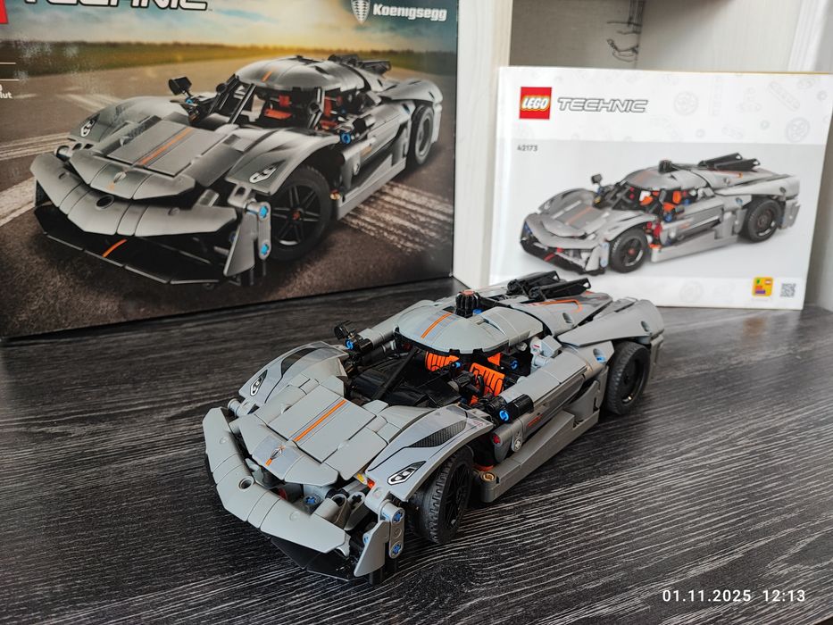 LEGO Technic Koenigsegg Jesko Absolut — сірий гіперкар (42173)