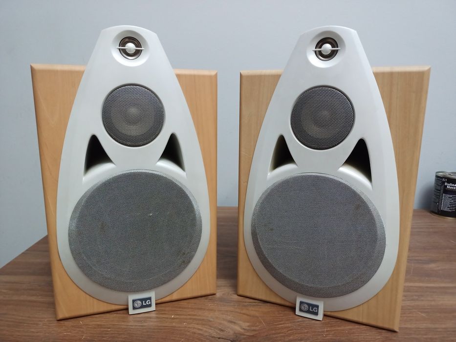 Kolumny stereo podstawkowe LG-FE 3030
