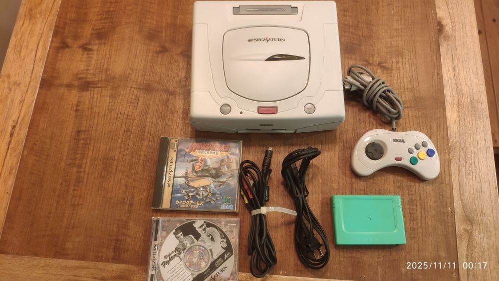 Consola Sega Saturn NTSC (branca) + EXTRAS