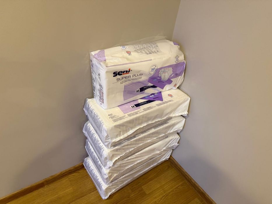 Pampersy Seni Super Plus rozmiar M 140 sztuk plus piekuchomajtki