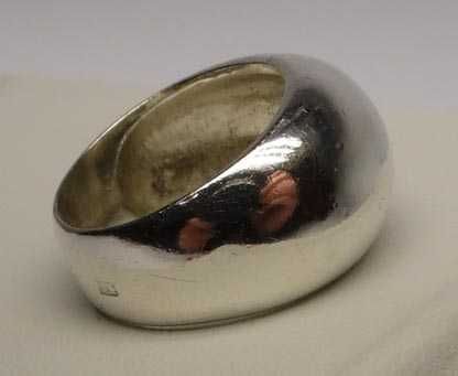Srebrny masywny pierścionek gładka kopułka  R.19.
