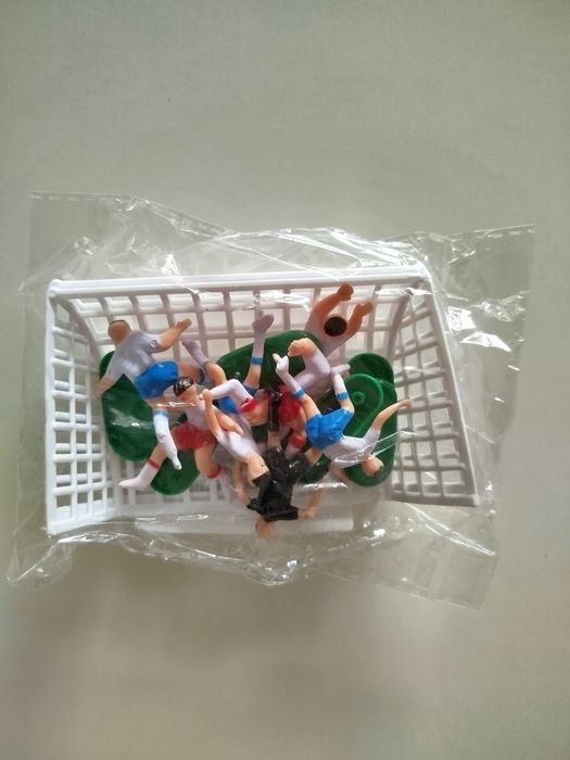 Figuras decorativas para bolo de aniversário de criança