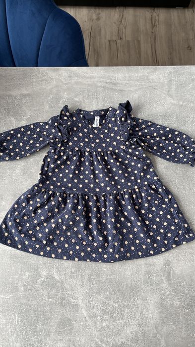 Śliczna sukienka wiosenna kwiatki falbanki coccodrillo rozmiar 68