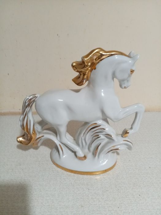 Стеклянная и фарфоровая посуда