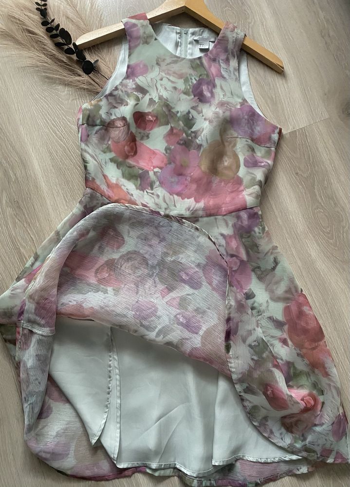 Sukienka koktajlowa w kwiaty letnia  36/S nowa.