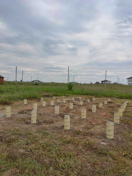 Заливаємо свайний ФУНДАМЕНТ залізобетонний під каркасні будинки