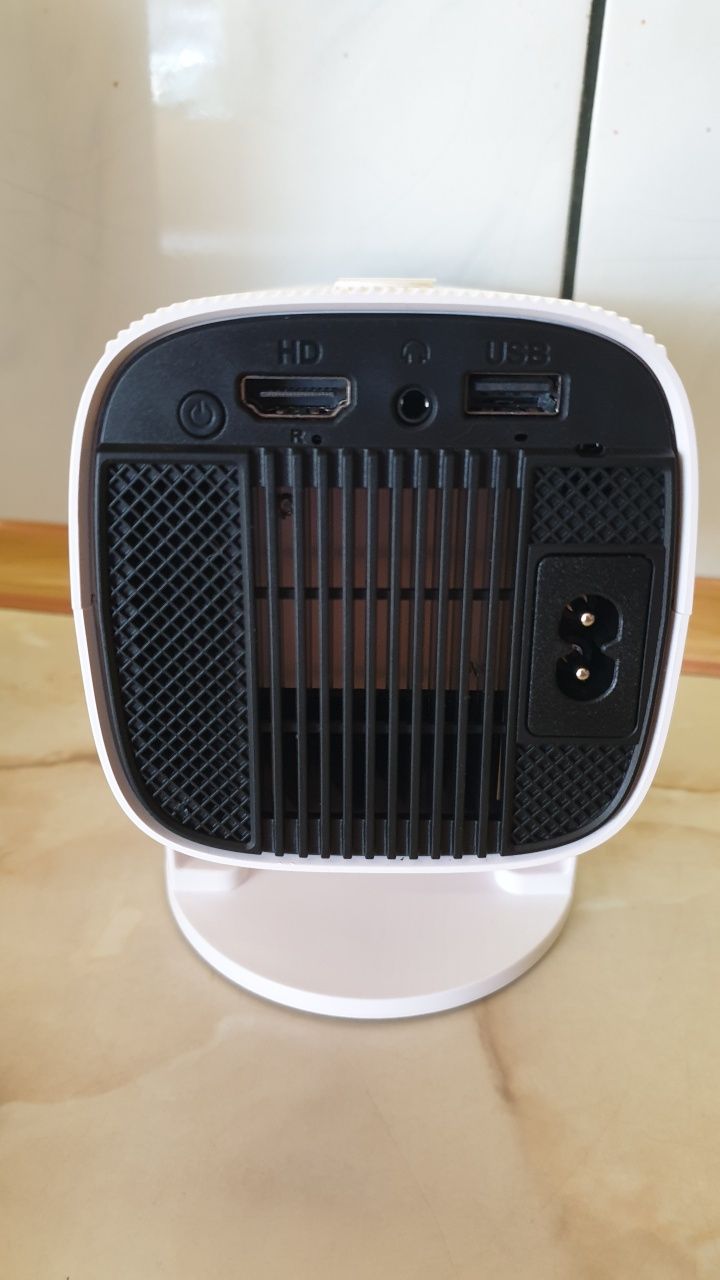 Projektor Multimedialny Full HD 4k Manta
