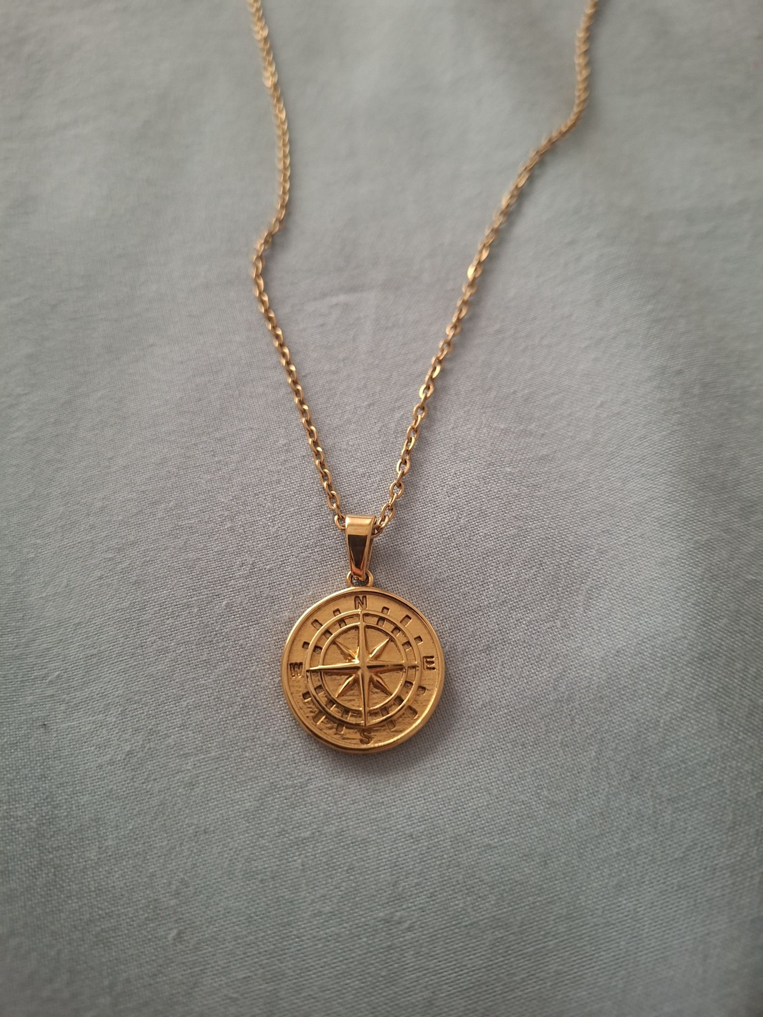 Colar e pendente de ouro 18k craftd london