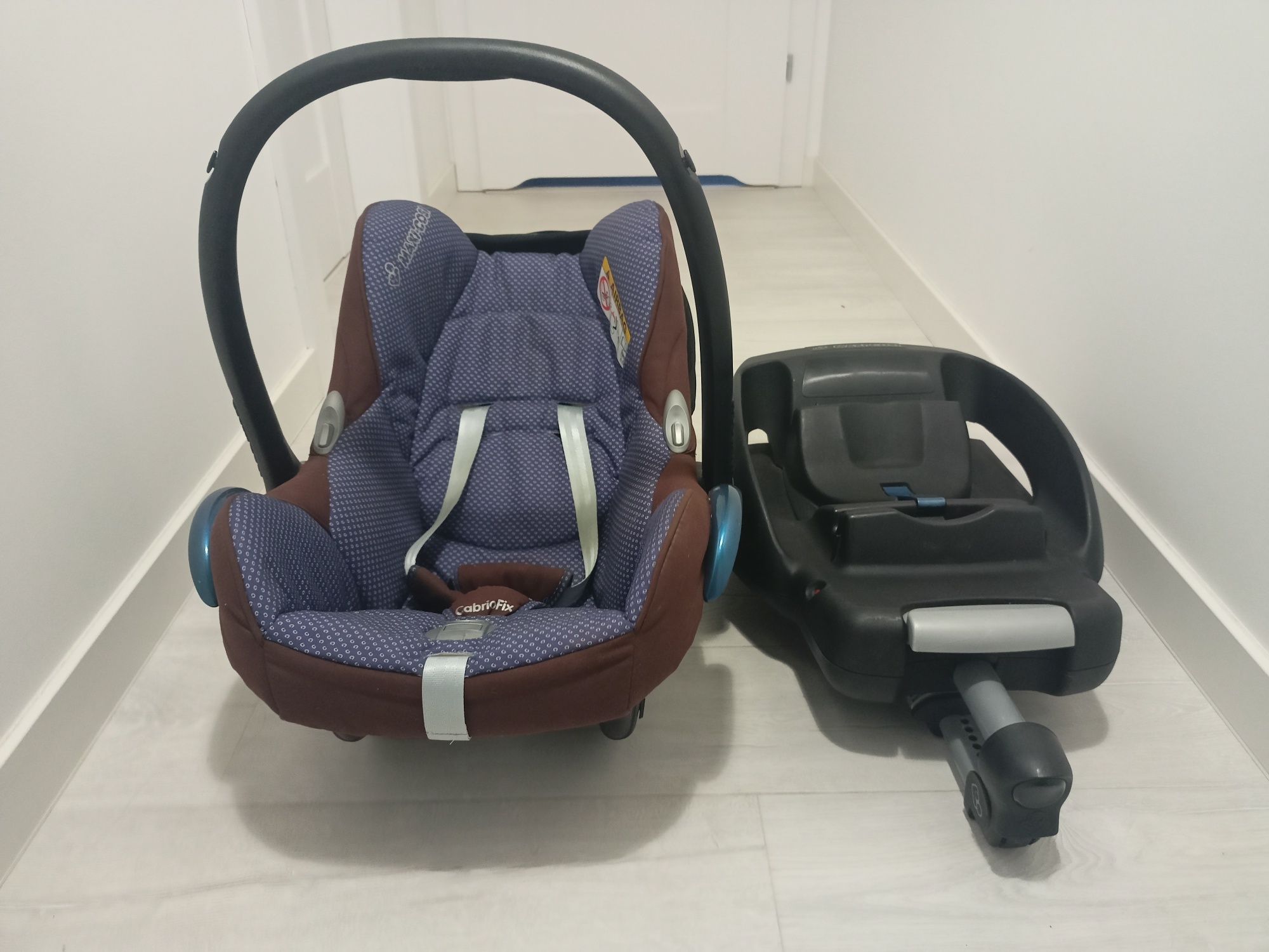 Maxi Cosi fotelik i baza EasyBase Cabriofix