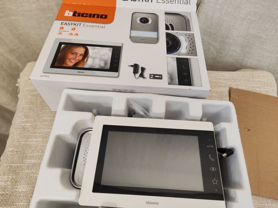 Wideodomofon Bticino EASYKIT Essential 317913 nowy 7" monitor
