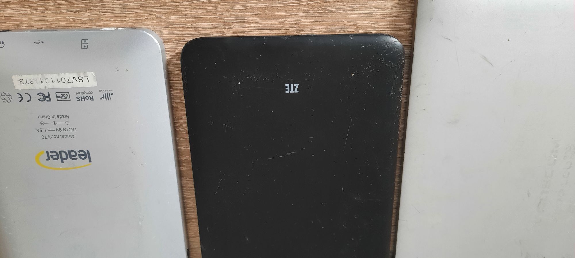 Tablety różnych firm .uszkodzone