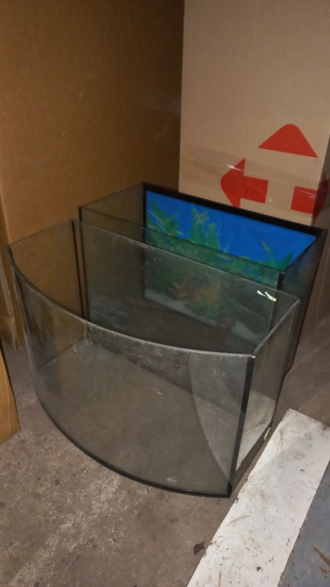 Два акваріума склянних