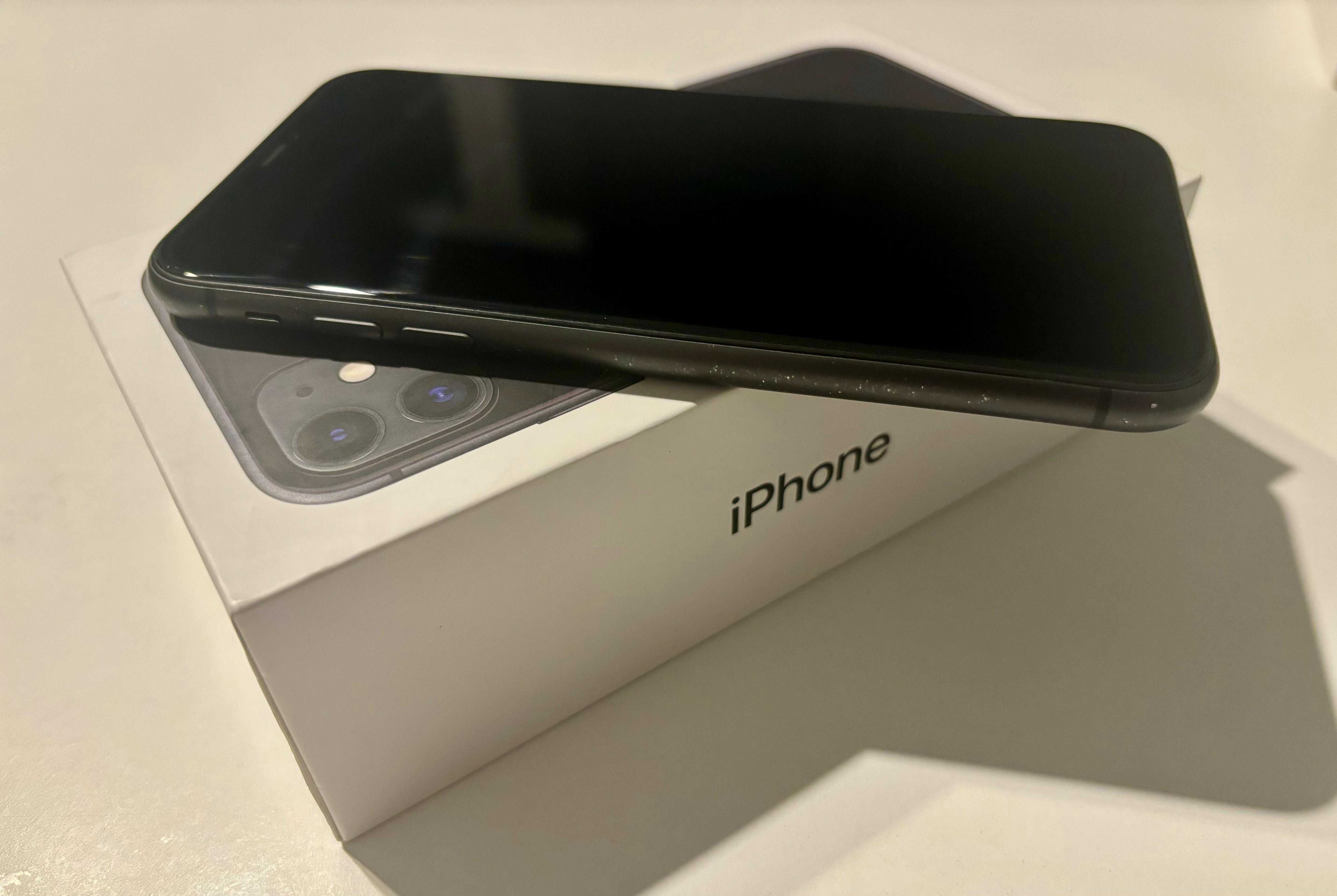 iPhone 11 64GB 84% Kondycja Baterii Czarny Nowa Ładowarka Gratis!