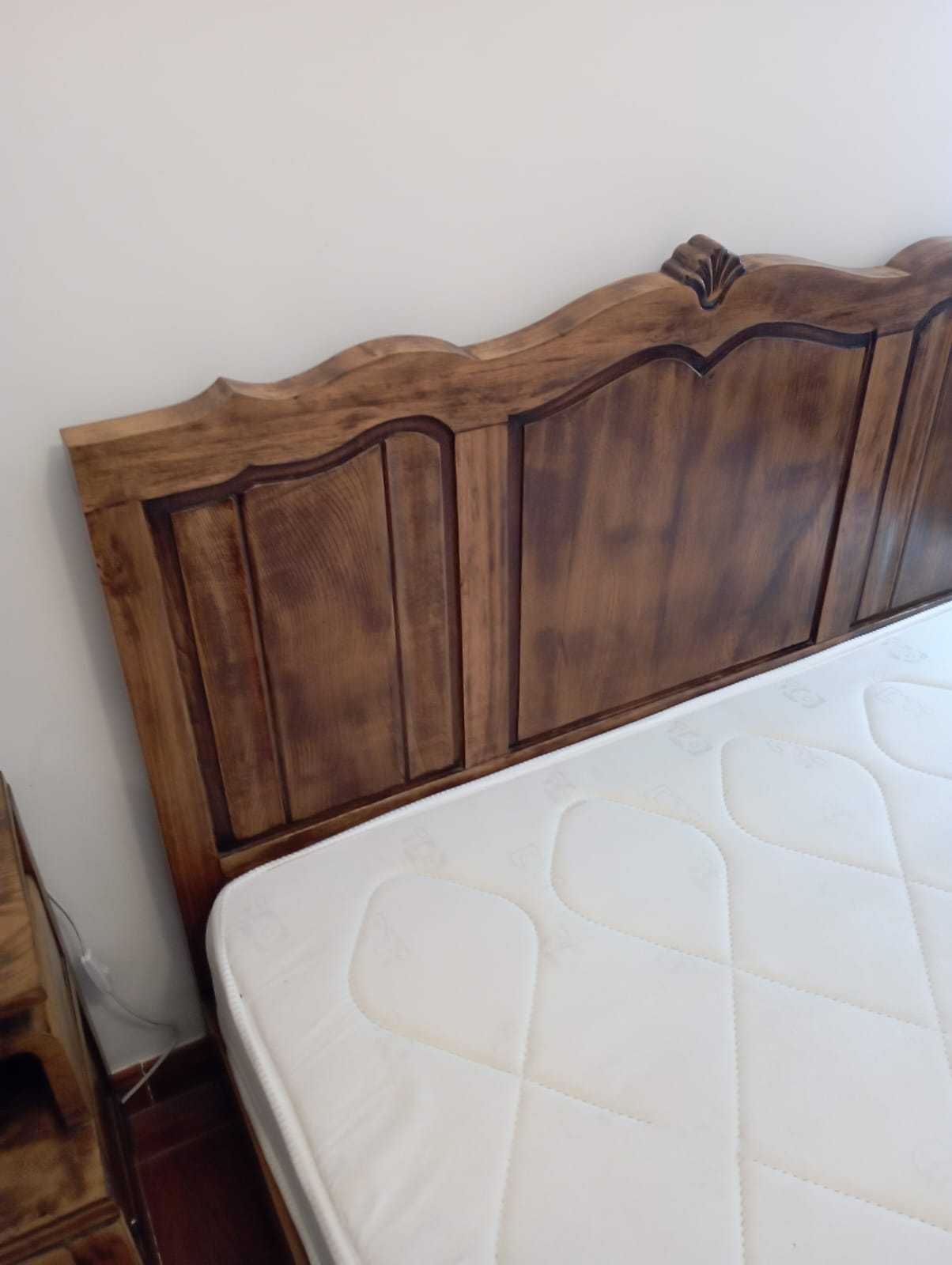 Mobilia de quarto Vintage restaurada com colchão