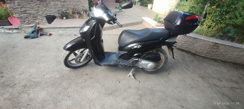 Скутер Хонда 150кубова