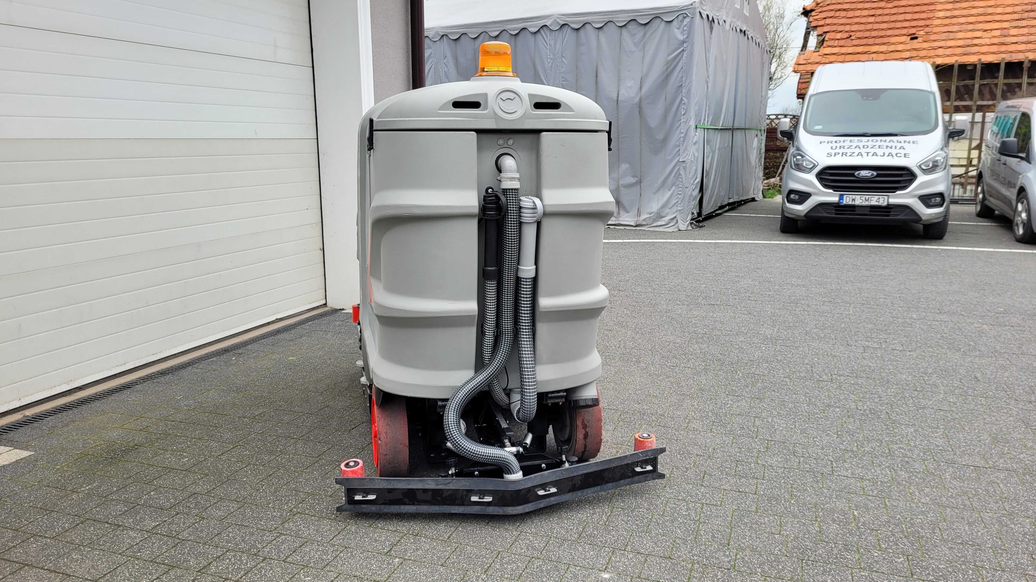 Szorowarka Comac Ultra 85  nowe baterie