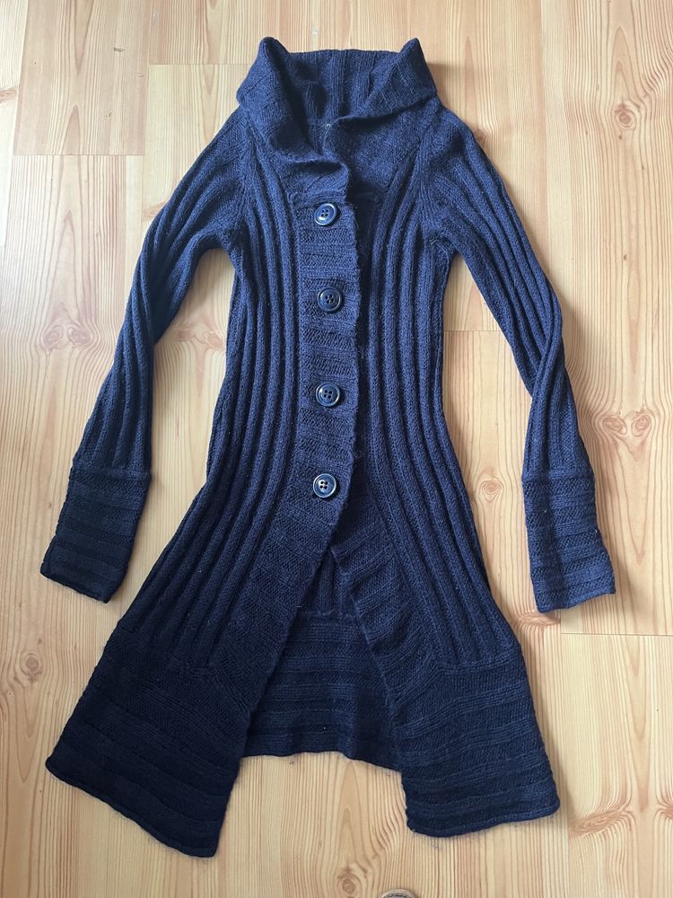 Dlugi grantowy sweter