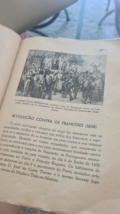 Três livros antigos de Português e Filosofia