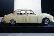 Модель Maisto 1:18 1959 Jaguar Mark 2 - Cream