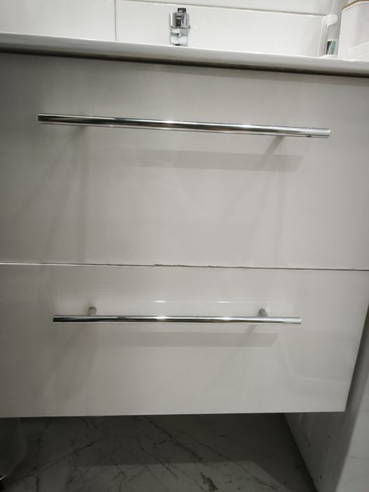 Szafka wisząca z umywalką 60cm