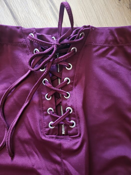 Bordowe legginsy nowe