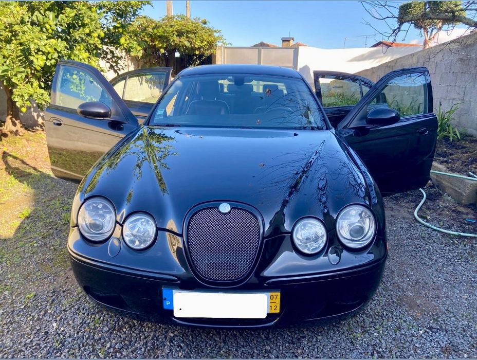 Jaguar S-Type 2.7D V6 Automático - Elegância, Conforto e Fiável