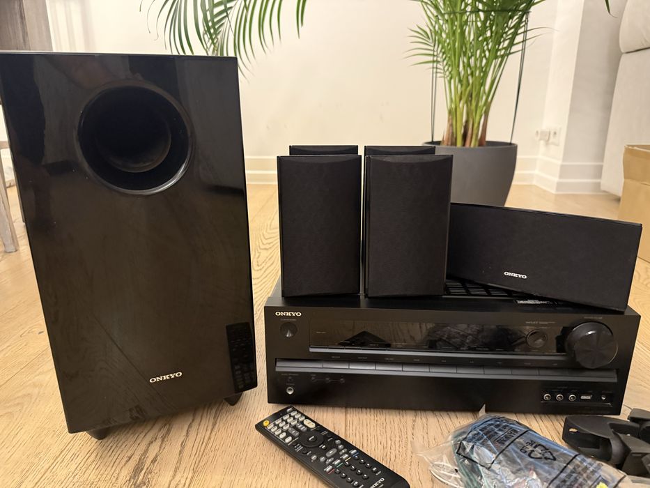Kino domowe 5.1 Onkyo HT R558
