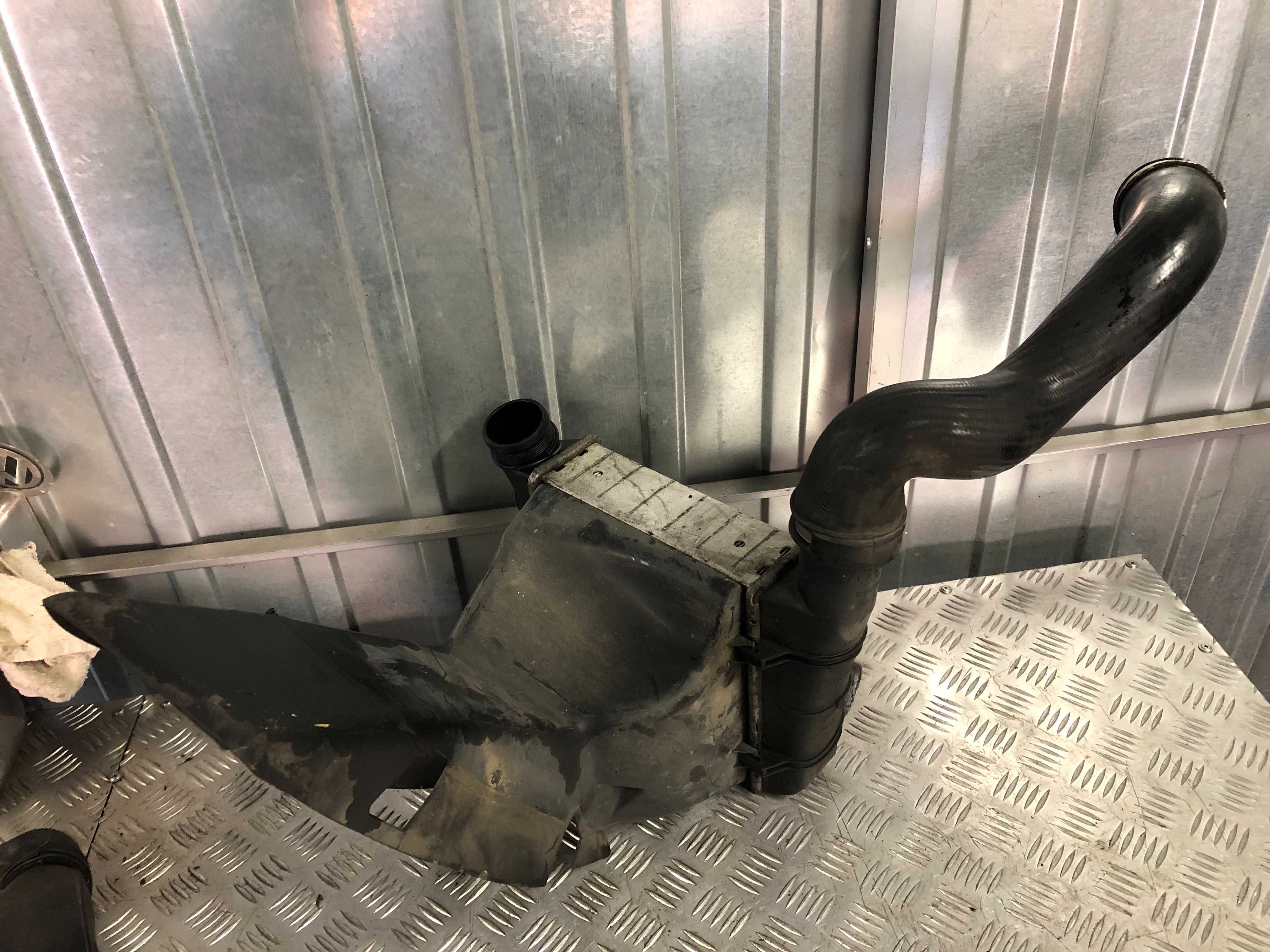 Chłodnica kierownica powietrza intercooler Audi A4 B6 B7 1.9 2.0 Tdi