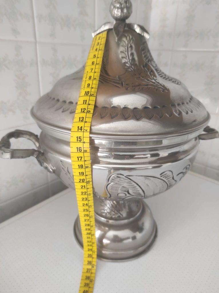 Taça antiga em estanho