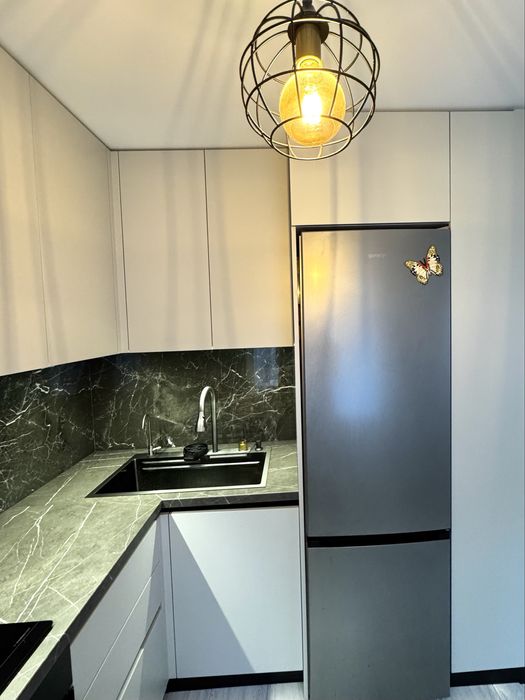 Продаж двокімнатної квартири з ремонтом в центрі міста