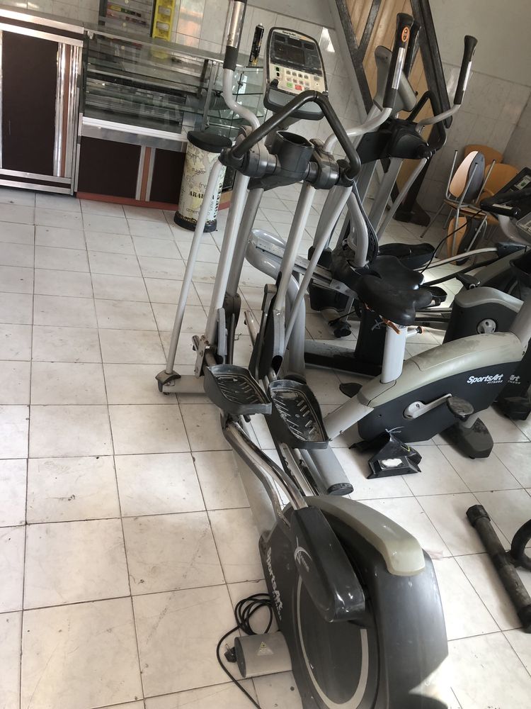 2 Máquinas Elípticas Profissionais – SportsArt E825
