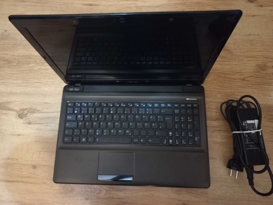 Laptop Asus K52J Intel i3 4GB ram 128gb ssd z ladowarka
