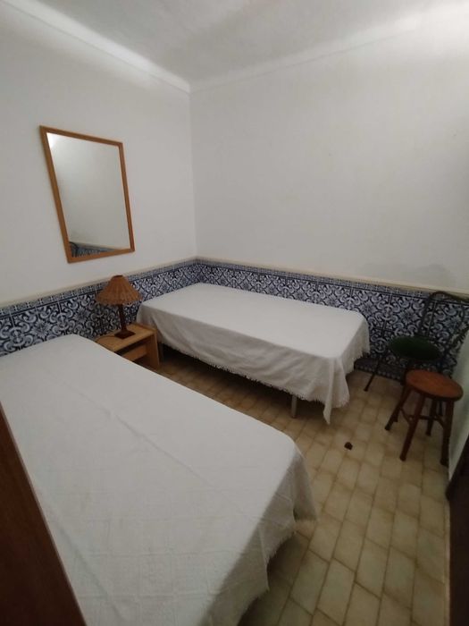 Estradcom pés e colchão