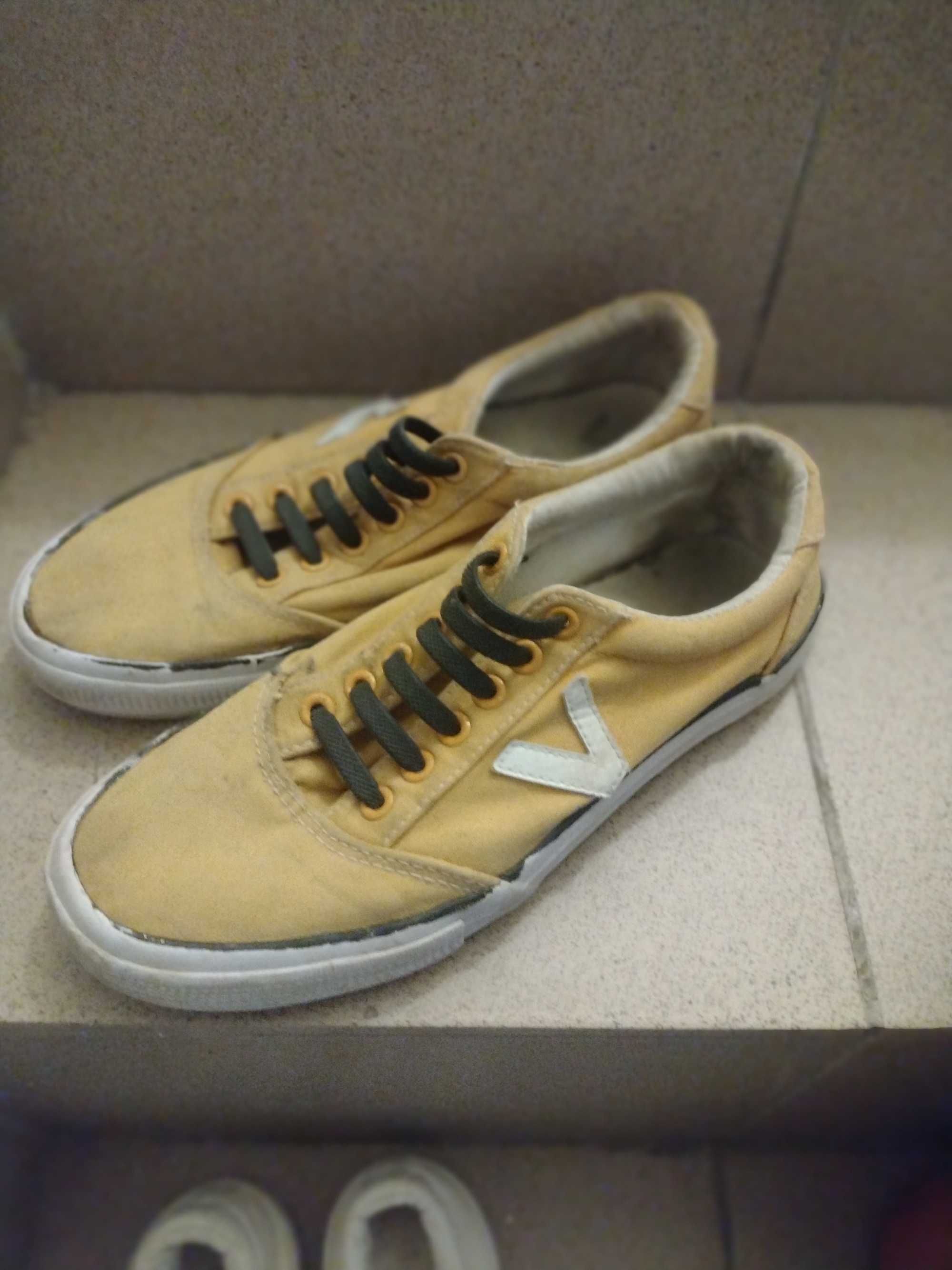 Buty trampki rozmiar 38 bez sznurowania