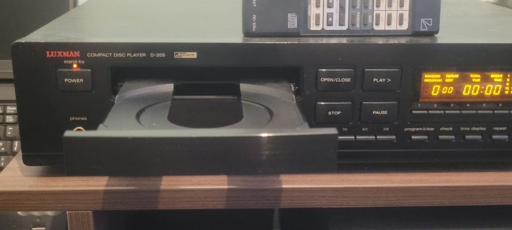 Odtwarzacz CD Luxman D-355