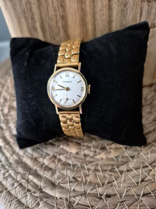 Piekny stary zegarek mechaniczny Cortébert