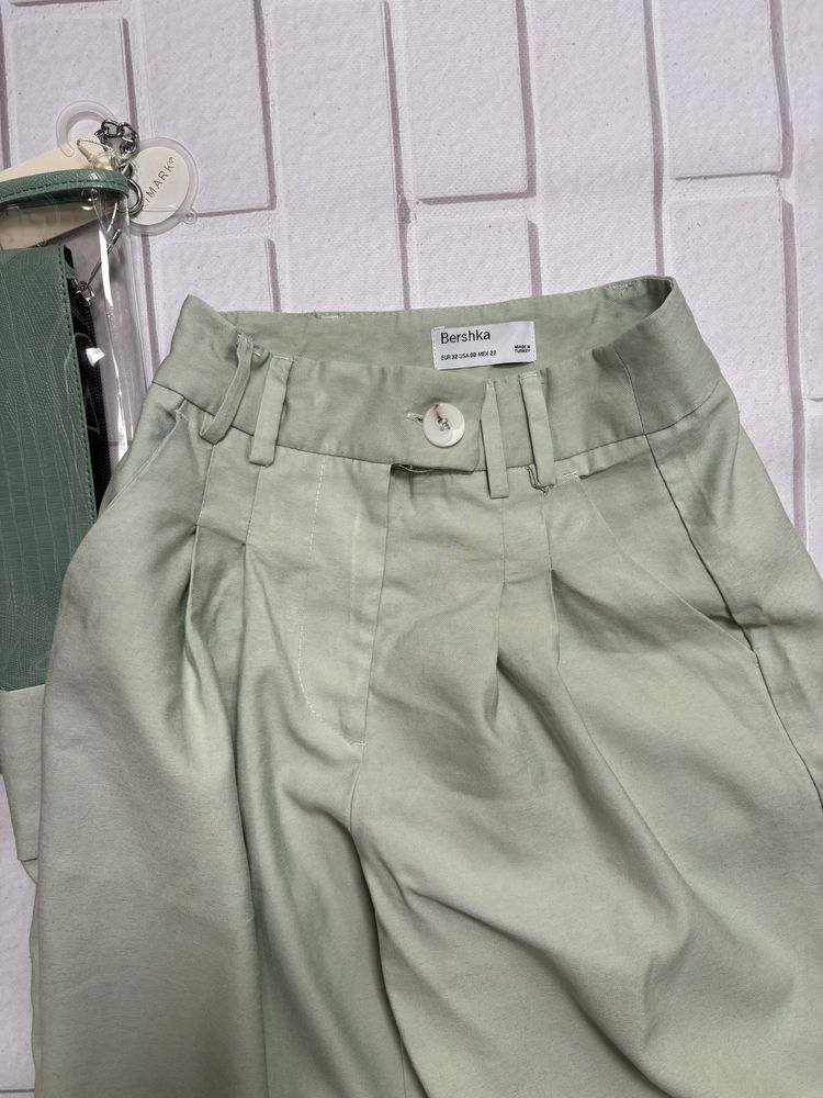 Женские брюки и сумочка Bershka;Primark