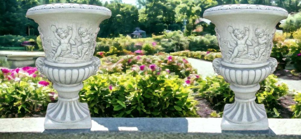 Donica ogrodowa z aniołami 2 szt.