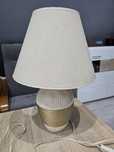 Lampa stołowa nocna. Lampa z kloszem