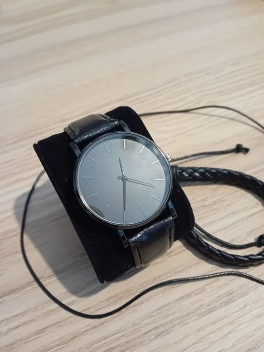 Conjunto de relogio , pulseira e fio.