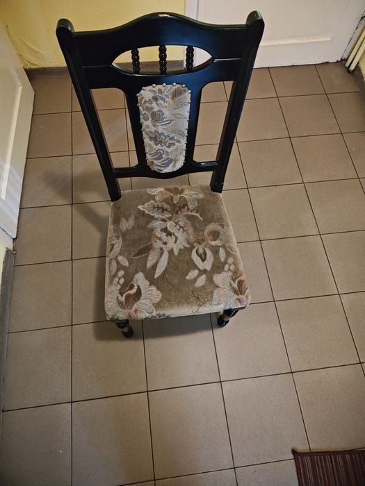 Rozkładany stół i 6 krzeseł do jadalni