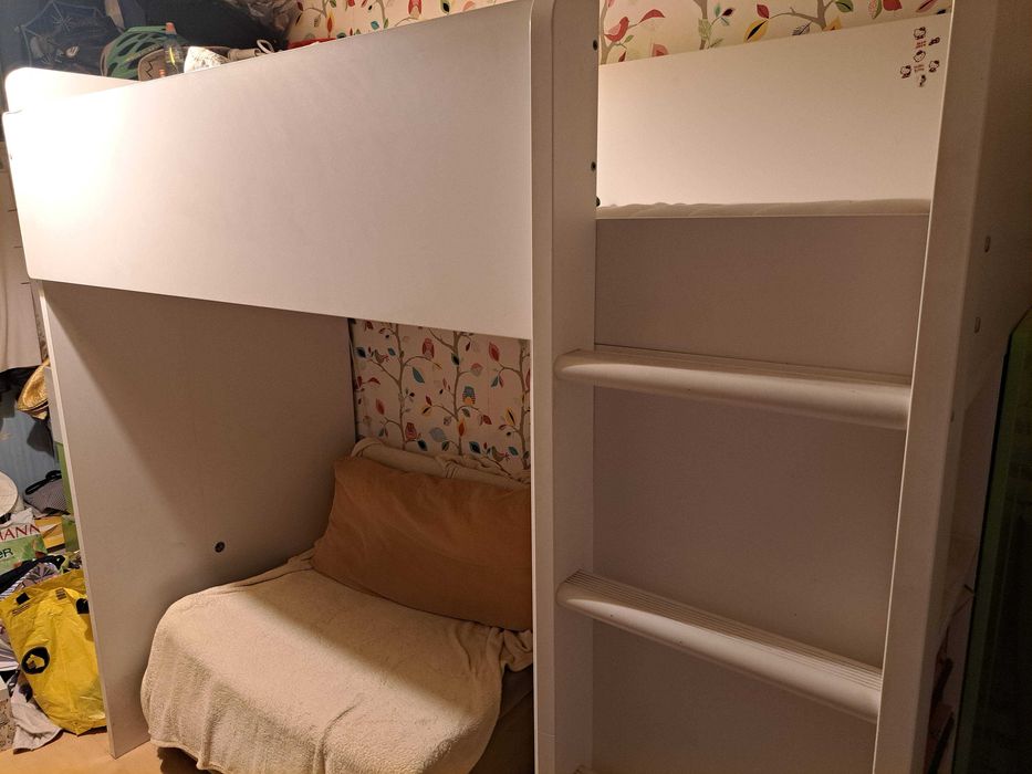 Łóżko piętrowe z biurkiem