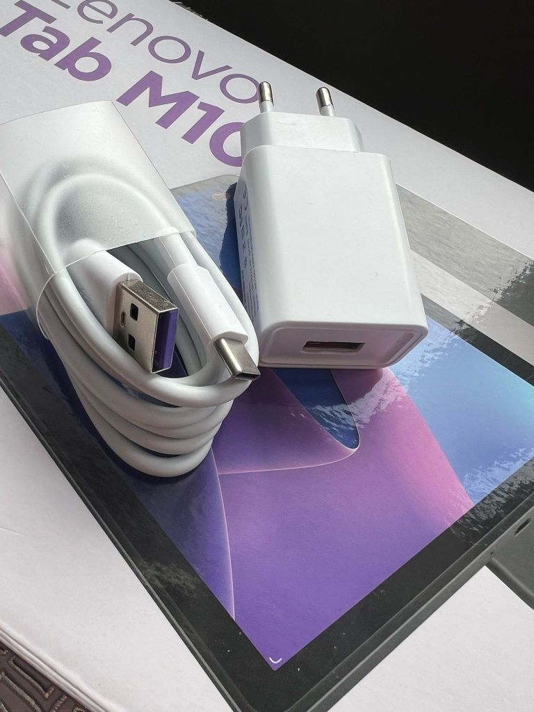 Ładowarka uniwersalna 2,4A z kablem USB - type C 1 metr