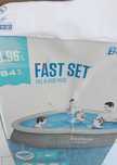 Piscina bestway 3.96 por 84 com 1 ano de uso