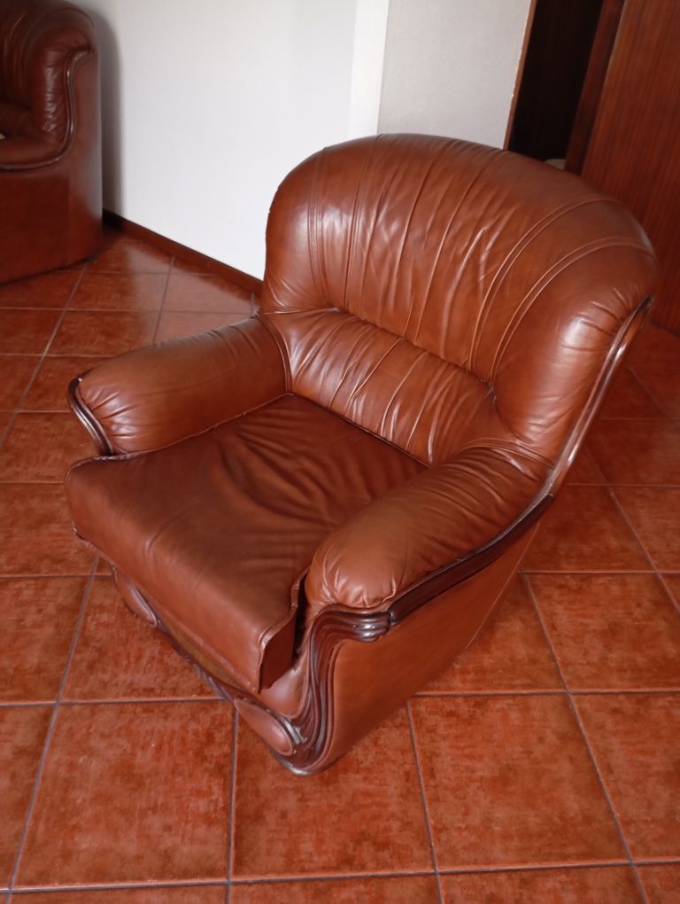 Conjunto de sofás em pele