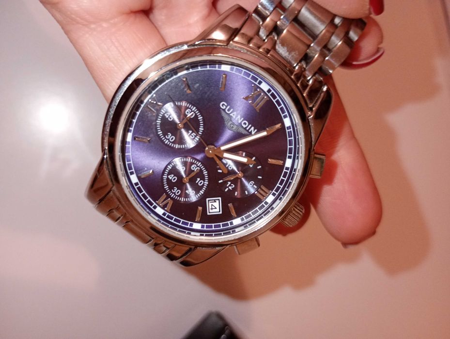 Годинник новий Guanqin